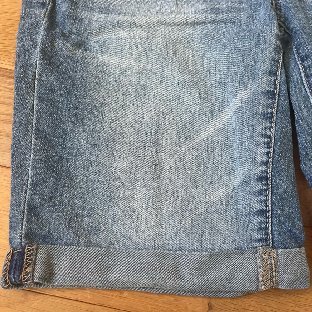 So Juniors Lowrise Bermuda Lightwash Jean Shorts Size 11 - Picture 8 of 10